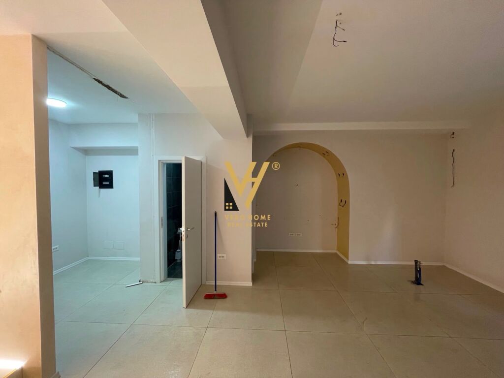 LOCALE COMMERCIALE 80 M2 IN AFFITTO DA IRFAN TOMINI 60.000 LEKE