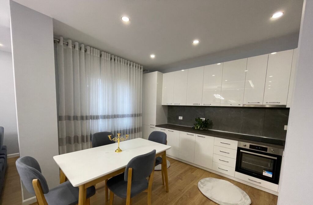 Affitto | Apartament 2 + 1 | Zogu i Zi | 970 €/mese