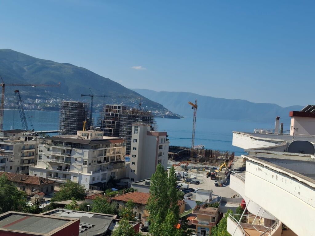 🏡 APARTAMENT 1+1 ME QIRA AFATGJATË – RRUGA E PORTIT, VLORË