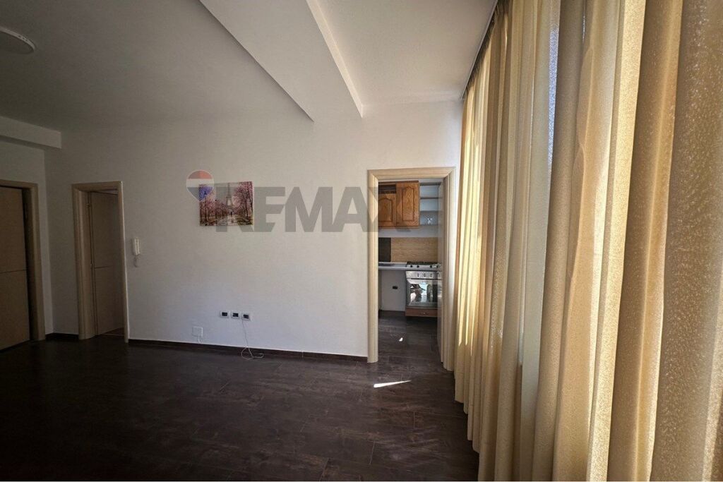 Shitet apartament ne bllok 1+1