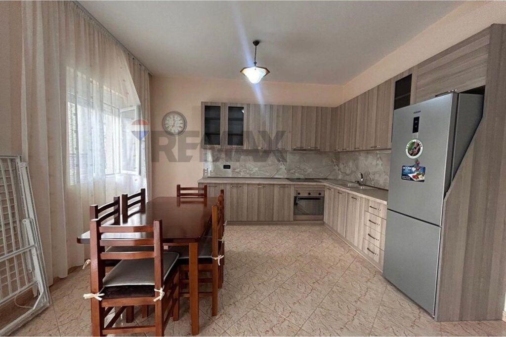 APARTAMENT 2+1+2 PËR QIRA – BLV. ISMAIL QEMALI, VLORË