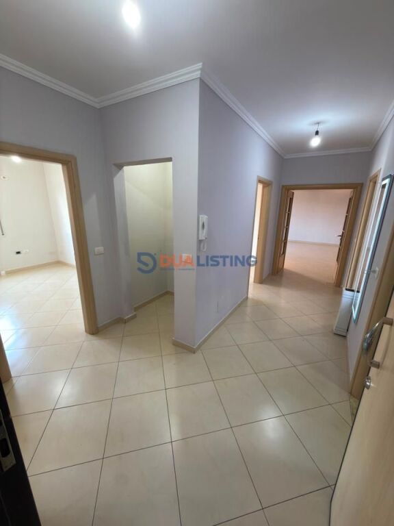 Jepet me Qira Ambient 3+1+2 për Zyra – Stadiumi Dinamo | 122.8 m² | Me Post Parkimi