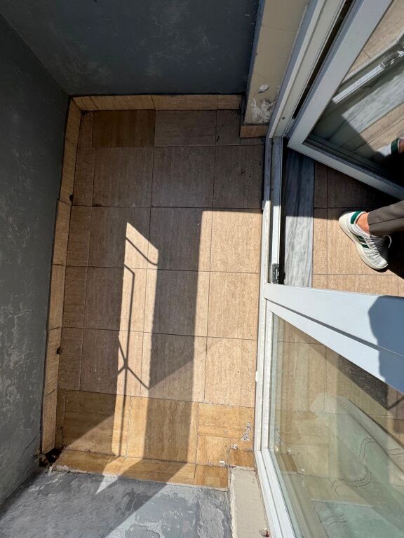 Shitet apartament 2+1 tek 21 Dhjetori