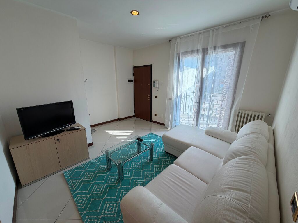 Affittasi appartamento 1+1 a Kinostudio