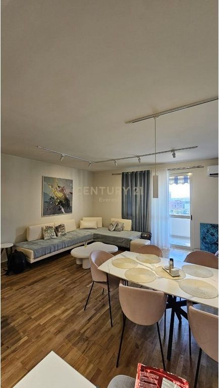 Appartamento 2+1 in affitto in Via Fortuzi