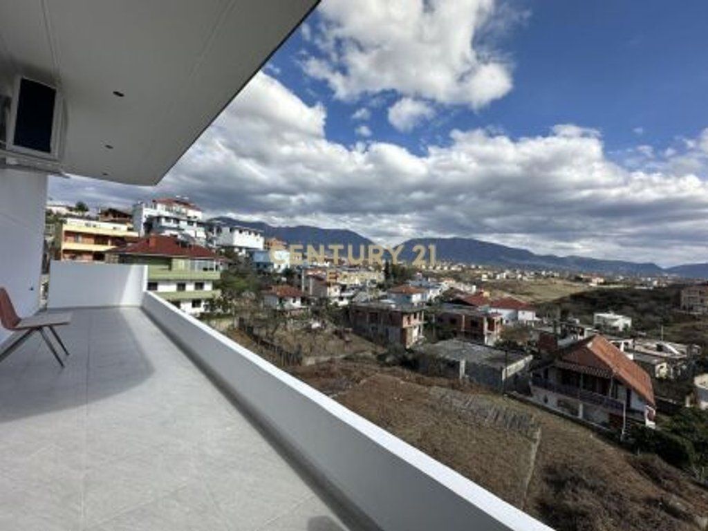 Apartament 3+1+2 + Post Parkimi me Qira në zonën e Sauk-ut te Ri, Tiranë (Kat vile)