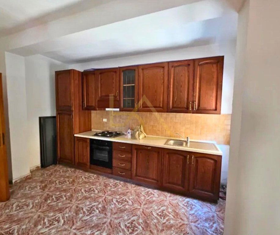 Appartamento 2+1+2 in Vendita – Spiaggia, Durrës | 10 Metri dal Mare