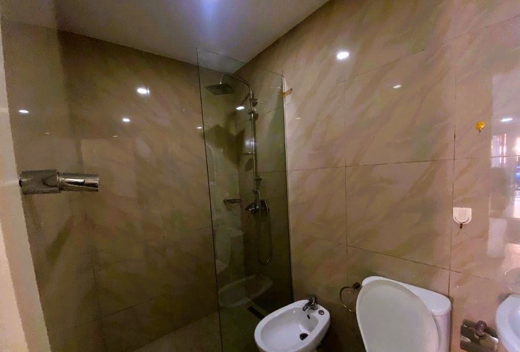 NE KOMUNEN E PARISIT PRANE KESH JAPIM ME QIRA STUDIO APARTAMENT