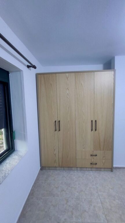 jepet me qera apartament 1+1 i mibiluar ne Ali Dem