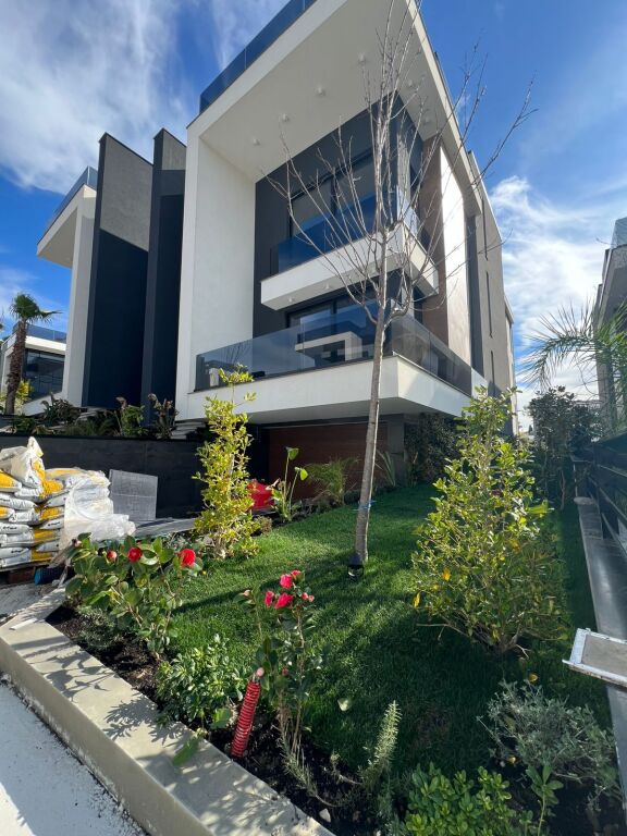 Villa for sale in Golem inside a residence !