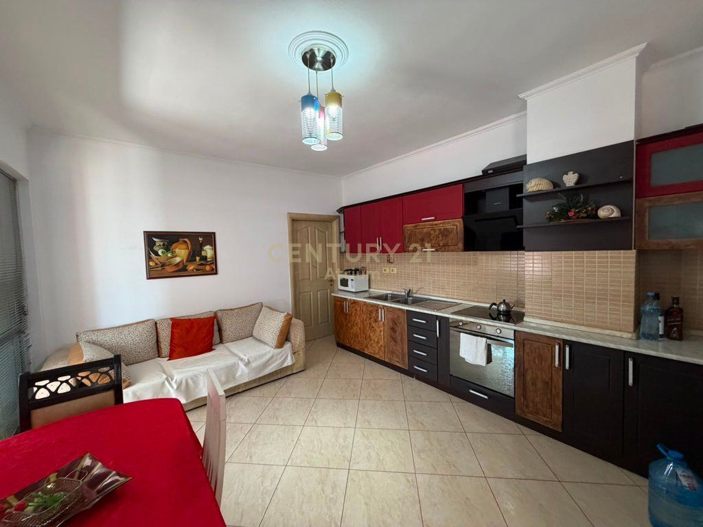 APARTAMENT 2+1+2 ME QERA , RRUGA FORTUZI!