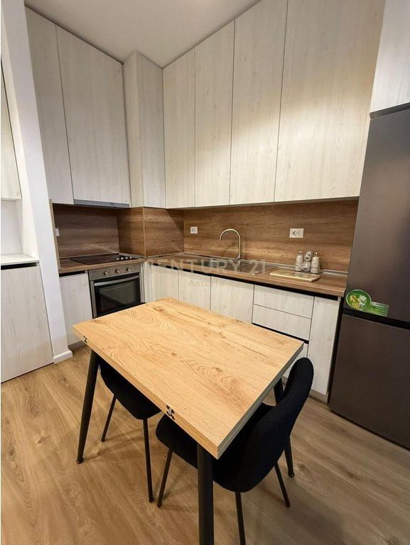 Jepet me qira apartament 1+1 tek rezidenca Kadiu, Ali Demi