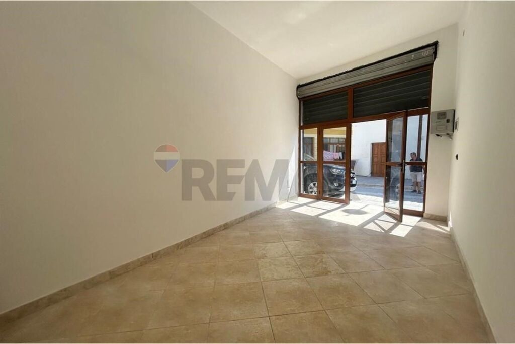 🏢 DYQAN ME QIRA PRANË MURADIES – VLORË