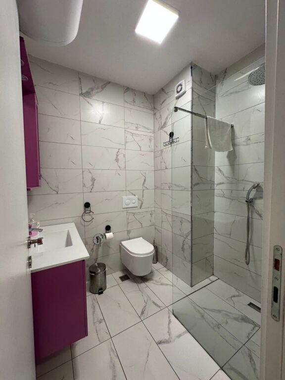 Affitto | Apartament 1 + 1 | QENDER — Rruga Mine Peza | 750 €/mese