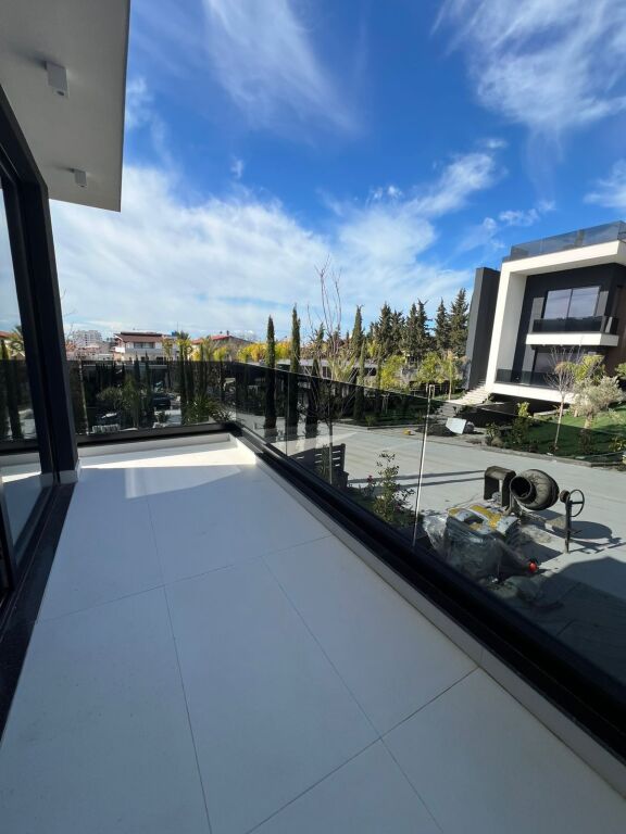 Villa for sale in Golem inside a residence !