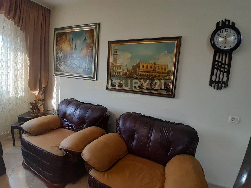 Apartament 2+1 për Shitje pranë Amerikan 3, Yzberisht! 146,000 € 13,500,000 Lekë