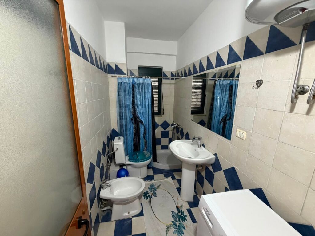 Shitet apartament 1+1+2 ballkone ne Plazh,Durres!