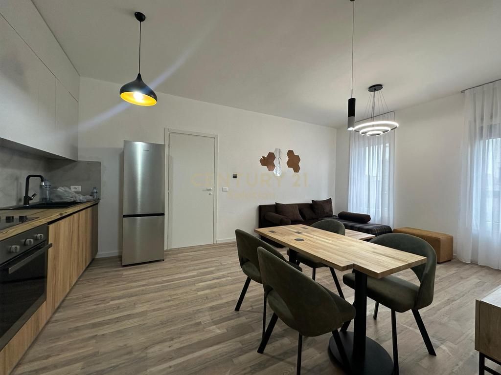 APARTAMENT 2+1+2 +VERANDE PER QIRA PRANE BULEVARDIT TE RI!