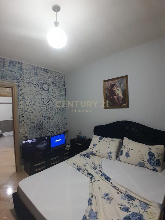 Apartament 2+1 për Shitje pranë Amerikan 3, Yzberisht! 146,000 € 13,500,000 Lekë
