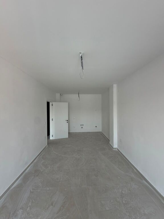 Shitet Apartament 1+1 ne Golem !! 200 m nga deti