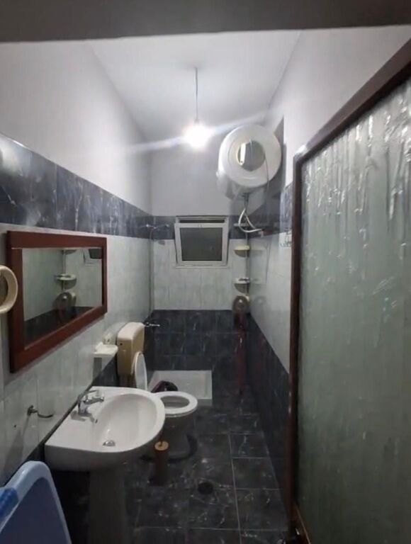 Appartamento 1+1 in affitto a Misto Mame, Yzberisht, Palazzi Cabej, Astir. Completamente arredato e investito.