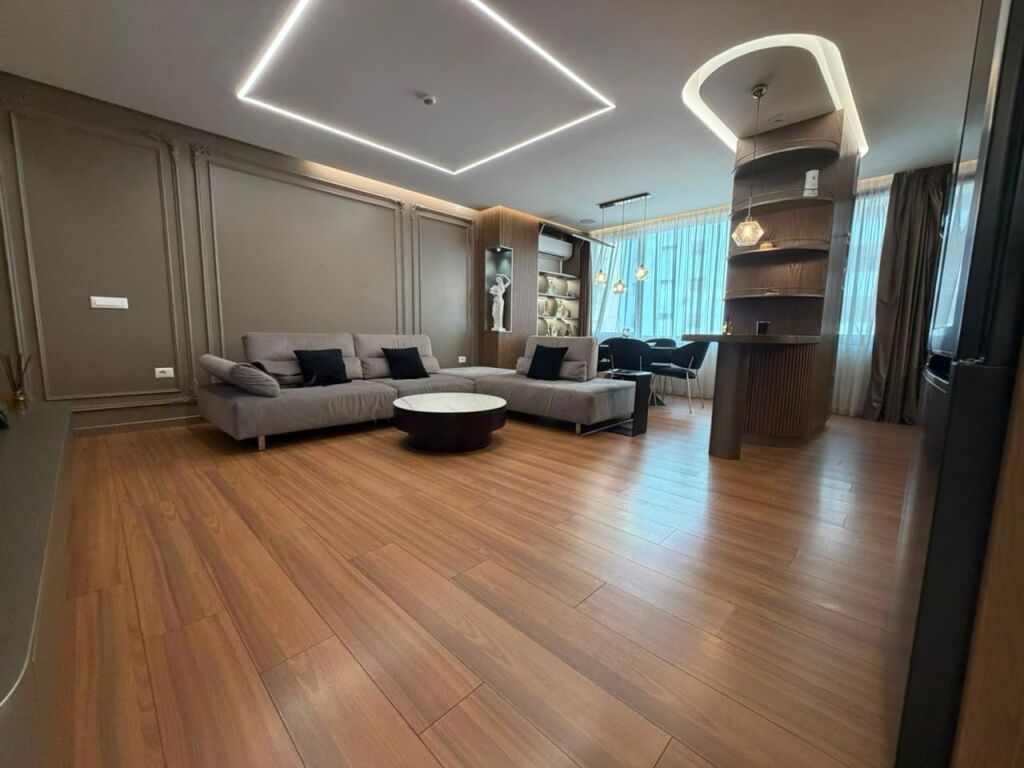 Condominio/Appartamento - In Vendita - Piazza 21, Tirana