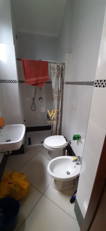 JEPET GARSIONERE ME QERA NE KINOSTUDIO 30.000 LEKE