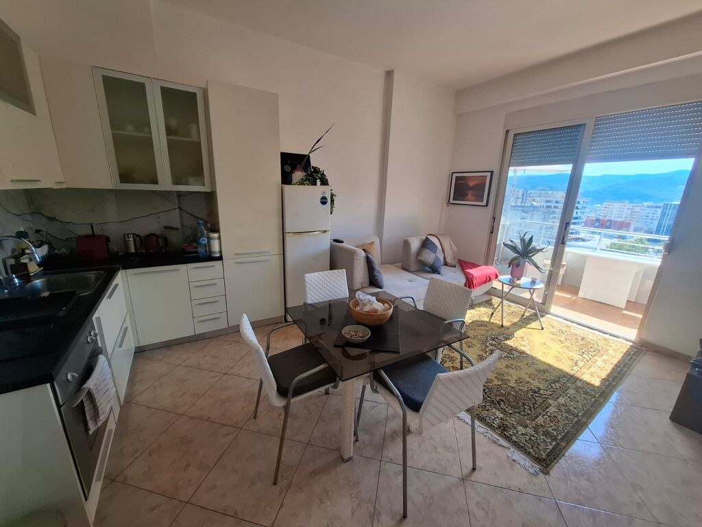 🏡 APARTAMENT 1+1 ME QIRA AFATGJATË – RRUGA E PORTIT, VLORË