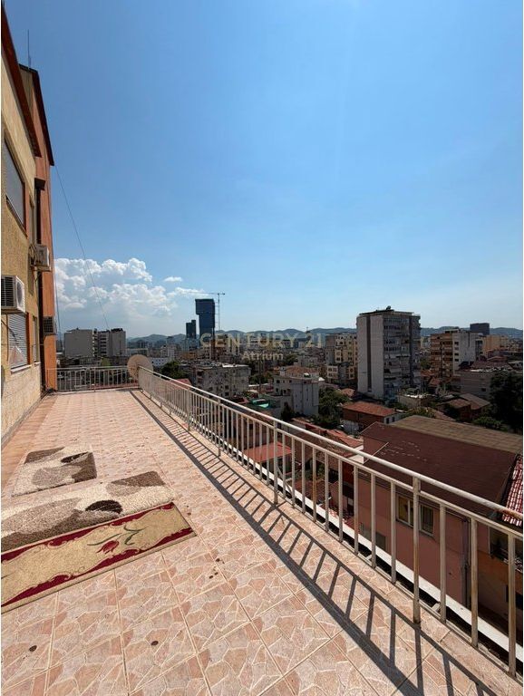 APARTAMENT 2+1+2 ME QERA , RRUGA FORTUZI!