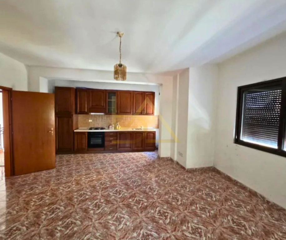 Appartamento 2+1+2 in Vendita – Spiaggia, Durrës | 10 Metri dal Mare