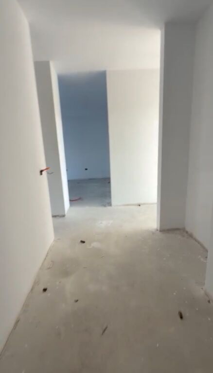 Shitet apartament 2+1+2