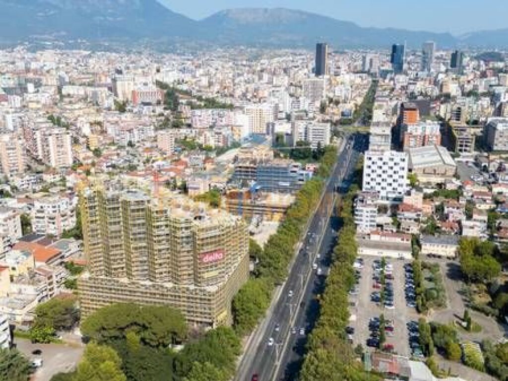Shitet, Apartament 2+1, Colonnade Building, Rruga Dritan Hoxha.