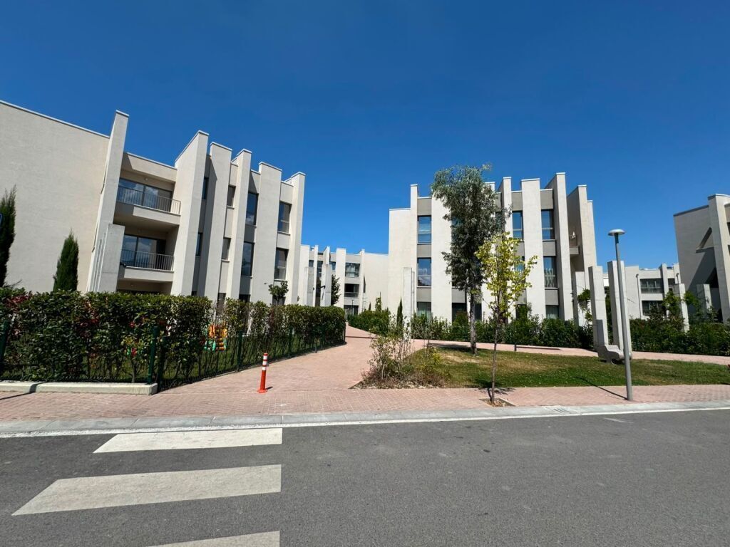 Three-storey villa for rent at Green Valley Complex