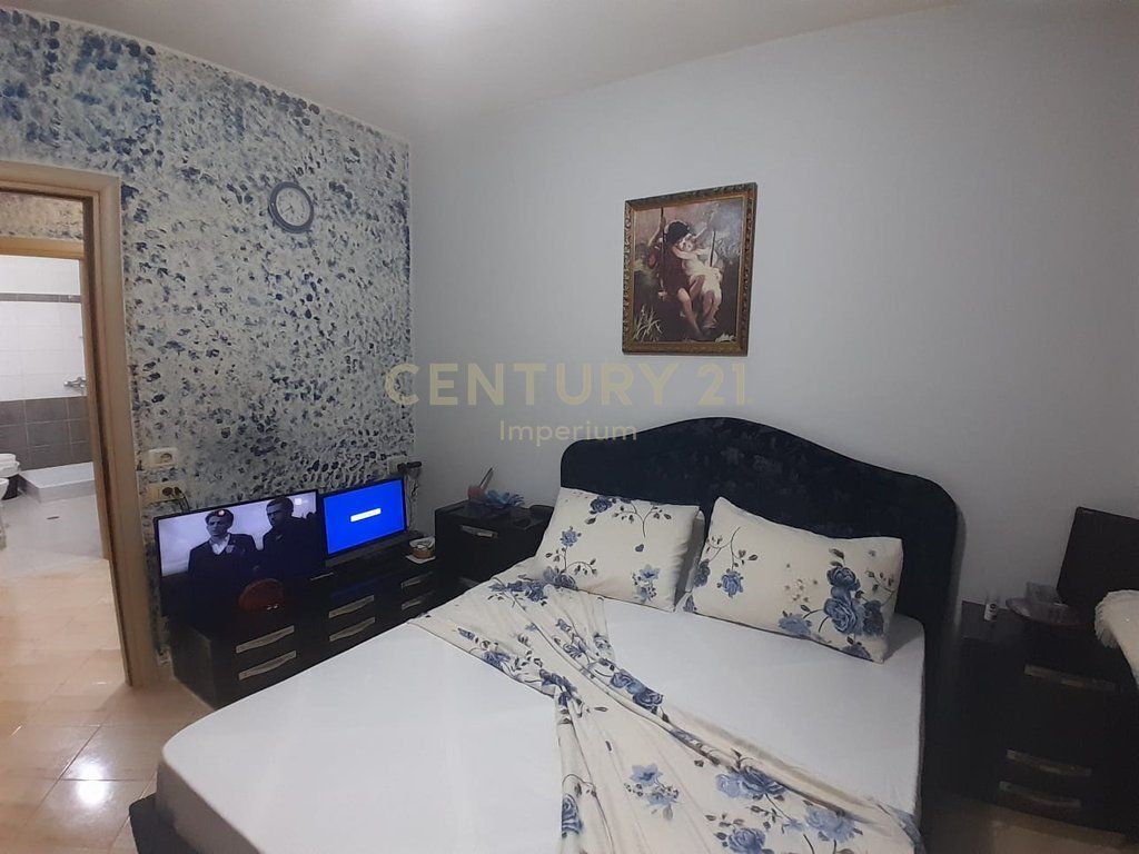 Apartament 2+1 për Shitje pranë Amerikan 3, Yzberisht! 146,000 € 13,500,000 Lekë