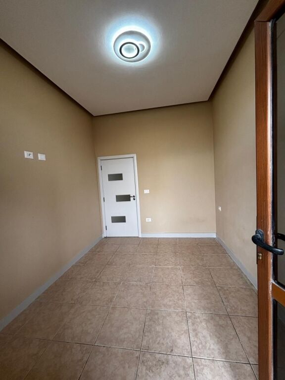 Shitet apartament 3+1  ne Plazh,Durres!