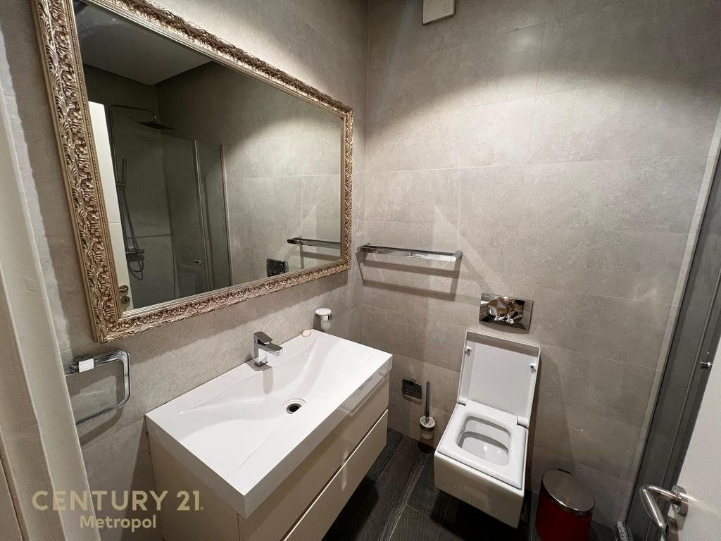Japim me qira apartament 3+1+2 te Kompleksi Prestige! 1,081 € /Muaj 100,000 Lekë /Muaj