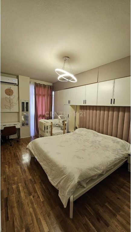 RRUGA FORTUZI, APARTAMENT 2+1 PER QIRA