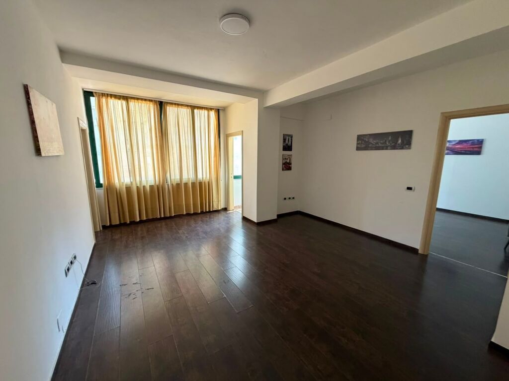 Shitet apartament ne bllok 1+1