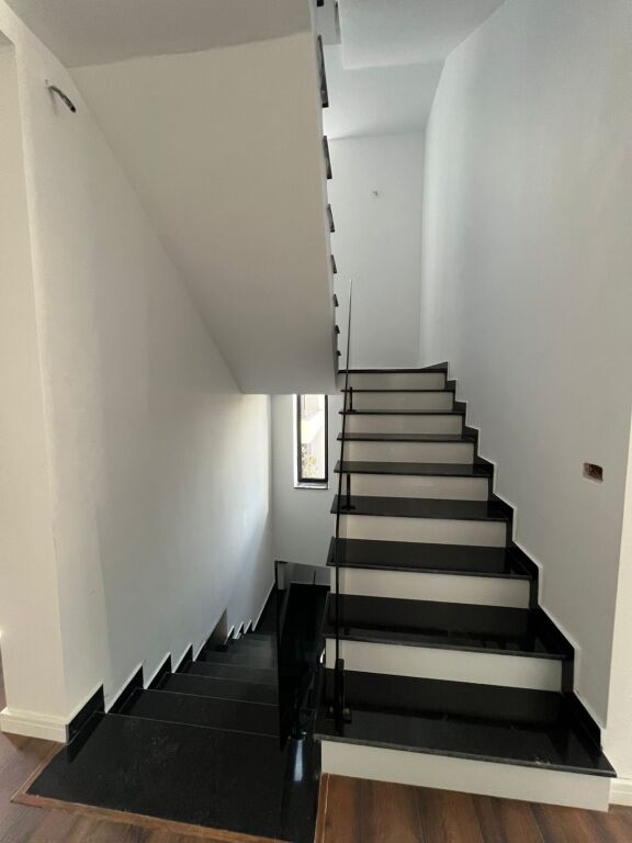 Villa for sale in Golem inside a residence !