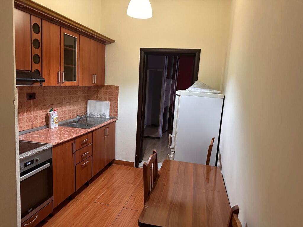 Affittasi 1+1 in Rruga e Dibrës
