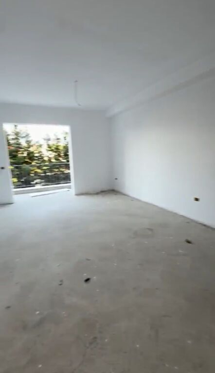 Shitet apartament 2+1+2