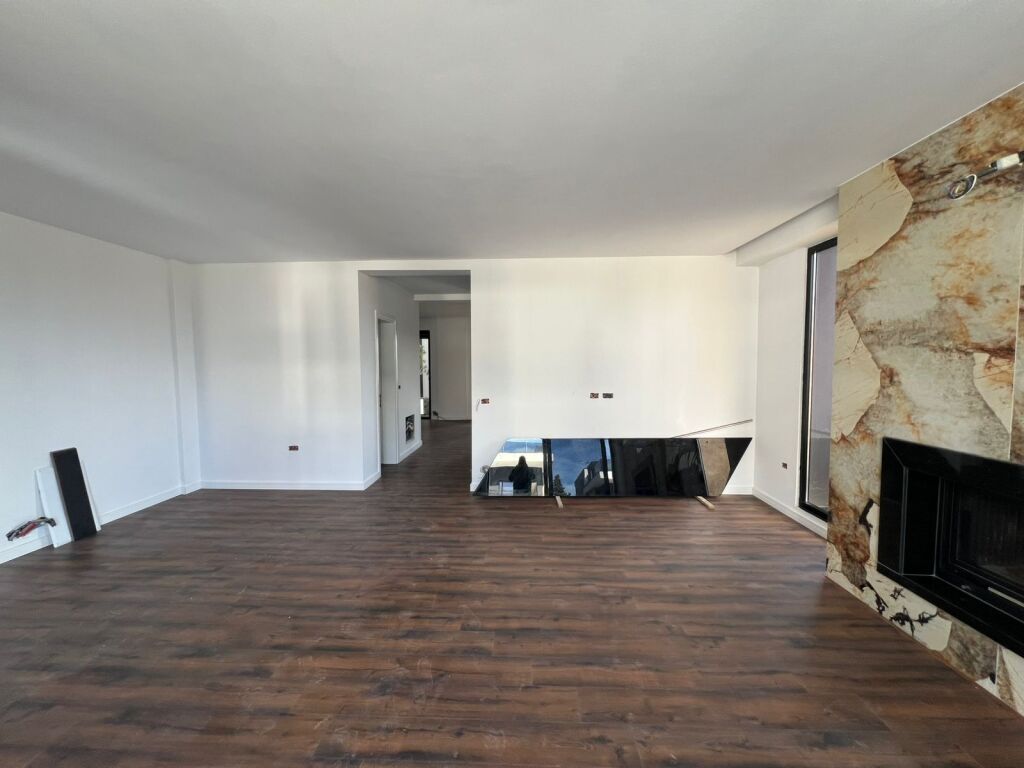 Villa for sale in Golem inside a residence !