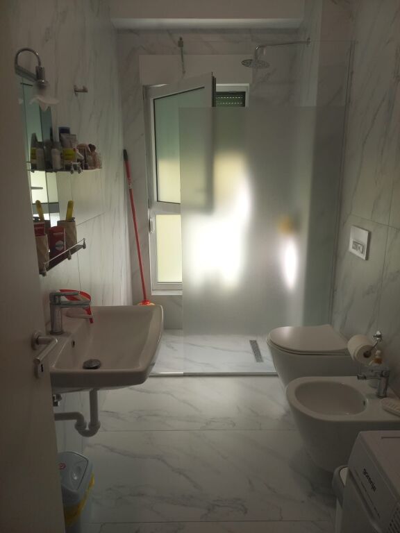 🏡 Shitet Apartament 1+1 – Rezidenca Kaimi, Ali Demi