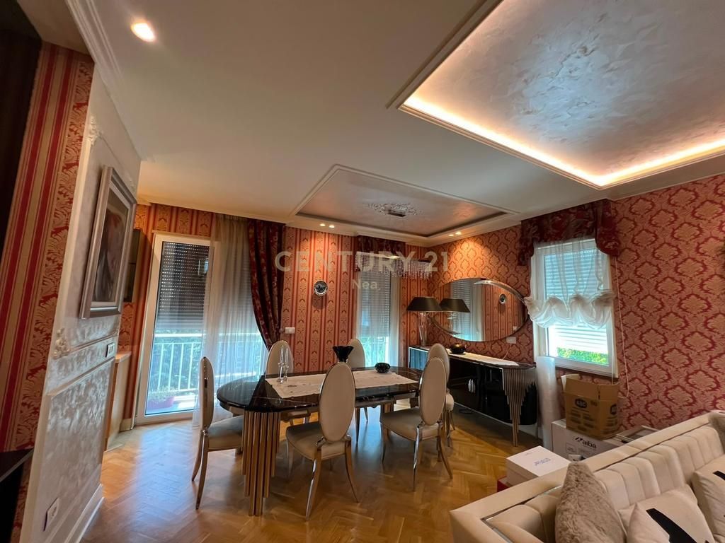 Affittiamo appartamento 2+1+2 + posto auto a Teg