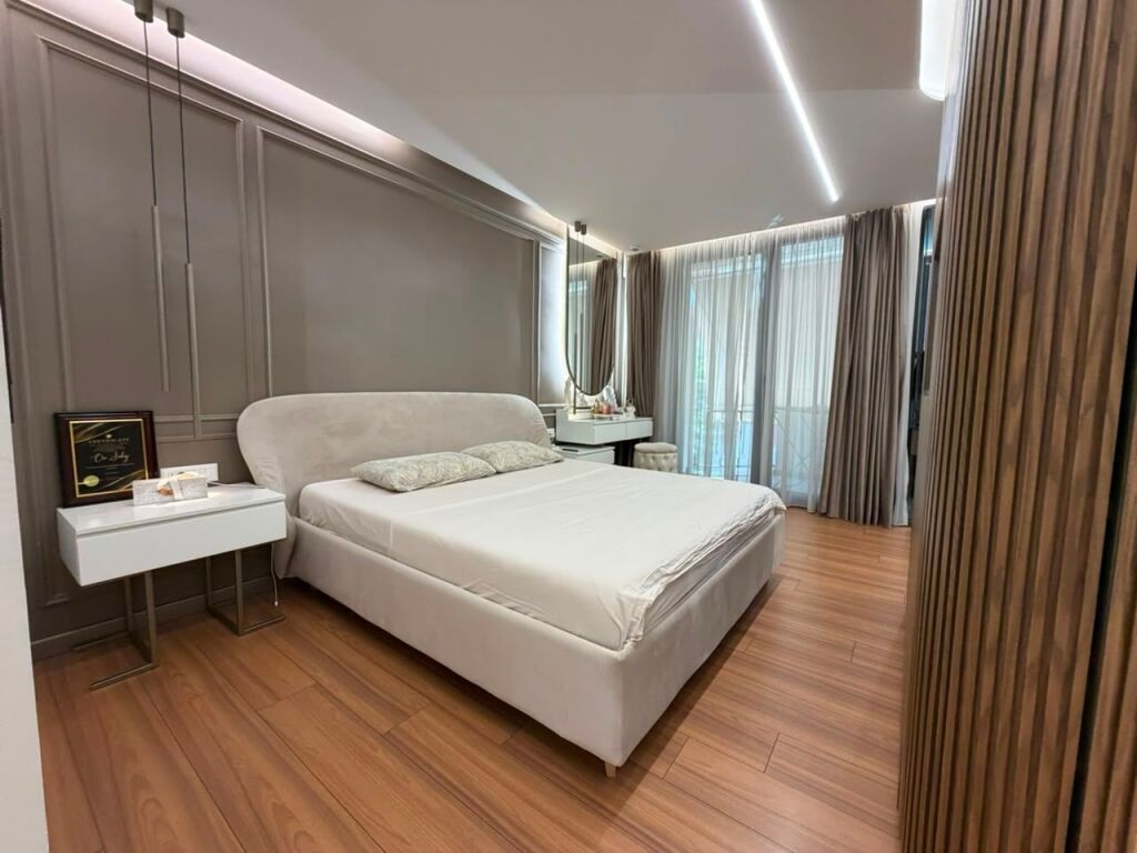 Condominio/Appartamento - In Vendita - Piazza 21, Tirana