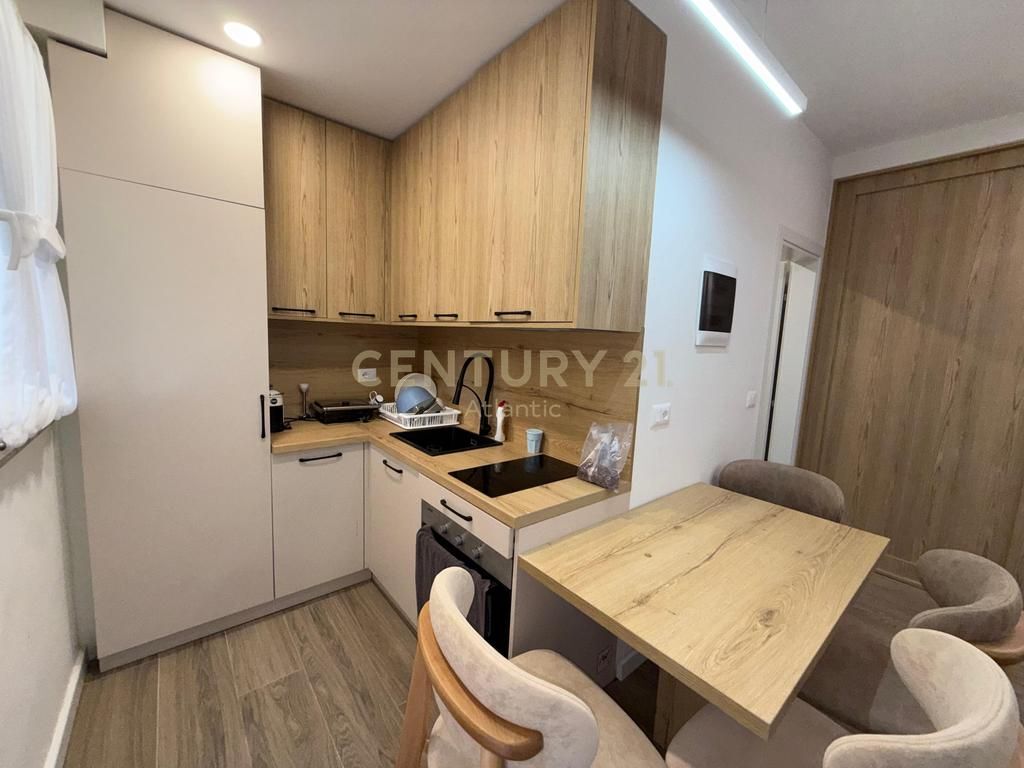 APPARTAMENTO 1+1 CON VERANDA IN VENDITA – GOLEM, 100 M DAL MARE
