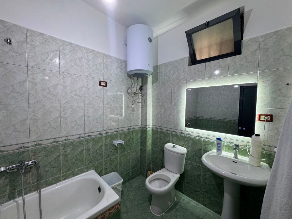 Jepet me qira 2+1 tek kthesa e Kamzës