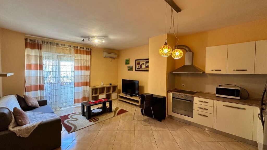 Jepet apartament 1+1 me qira tek ATSH , Pazari i Ri , Rruga e Elbasanit , Shkolla e Baletit .