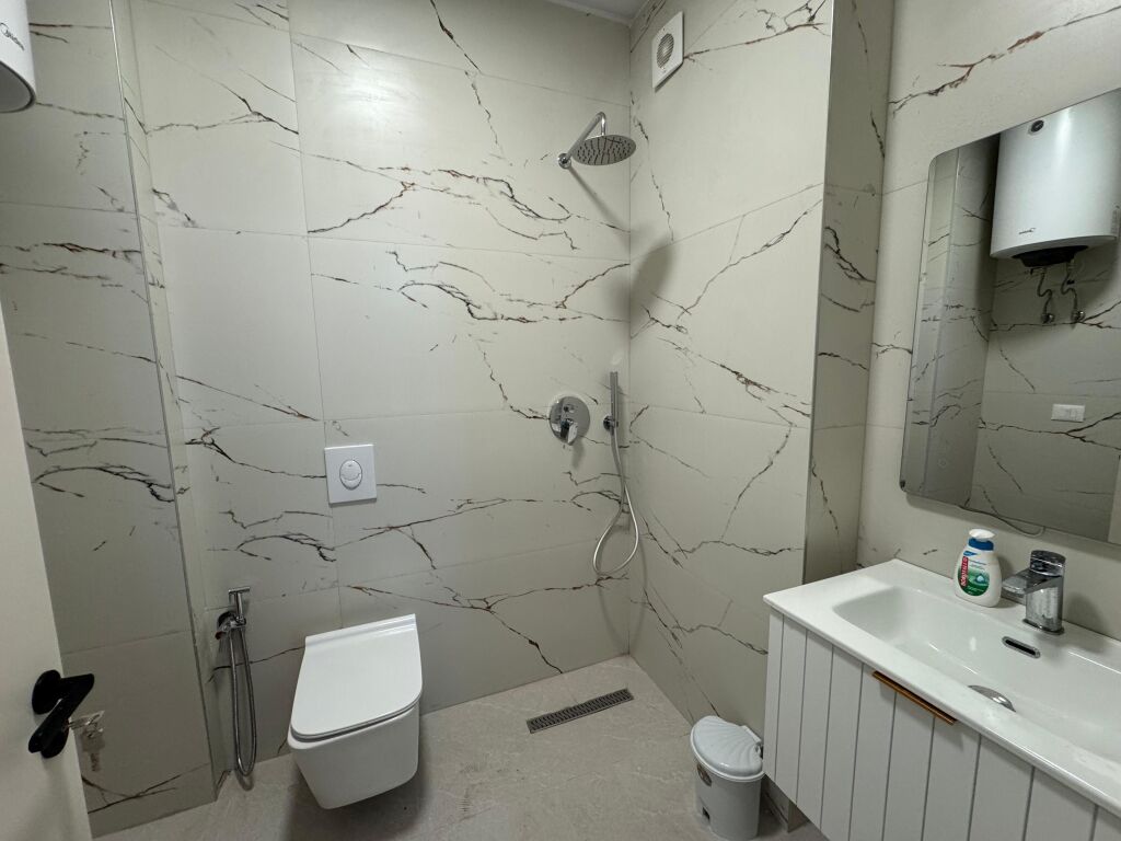 Shitet Apartament 1+1 Mali Robit
