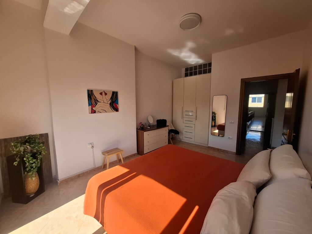 🏡 APARTAMENT 1+1 ME QIRA AFATGJATË – RRUGA E PORTIT, VLORË